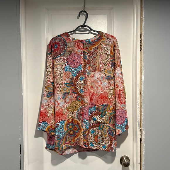 NWT- Joan Rivers, Classics Collection, Printed Textured Blouse, Long Sleeves - Picture 3 of 9